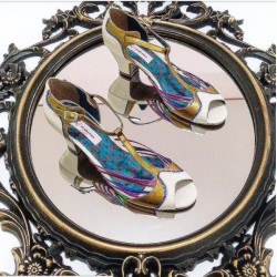 Sandalia Off white / Metalizada / Azul