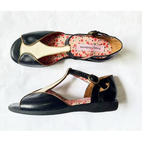 Sandalia em curo  preta ouro off white