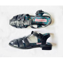 Sandalia em couro Rosa Antunes Preta Fisherman