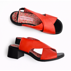 Sandalia em couro laranja salto bloco